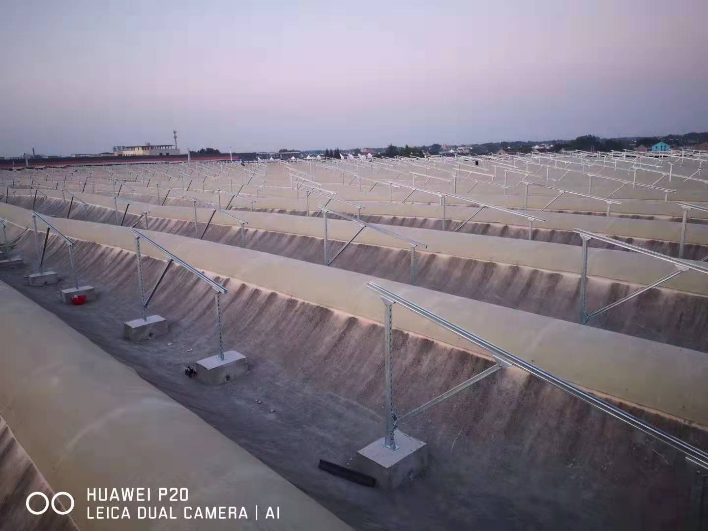 该项目位于靖江华洋电力机械制造有限公司厂房屋顶,屋面为马鞍板屋顶